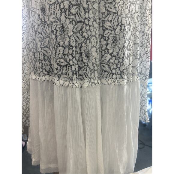 Free People Tunic Top Woman Sz S  Romantic White Black Stitch Flowers Lace Boho - Picture 5 of 9